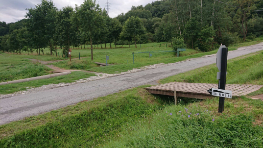 Údržba singletrackov, turistických chodníkov i tankov pred zimou