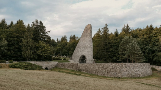 Pamätník československého armádneho zboru na Dukle