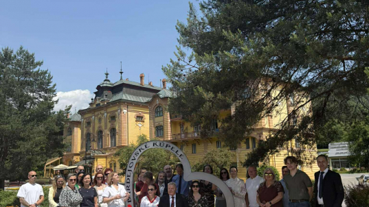 V Bardejovských Kúpeľoch odhalili nový fotopoint v tvare srdca